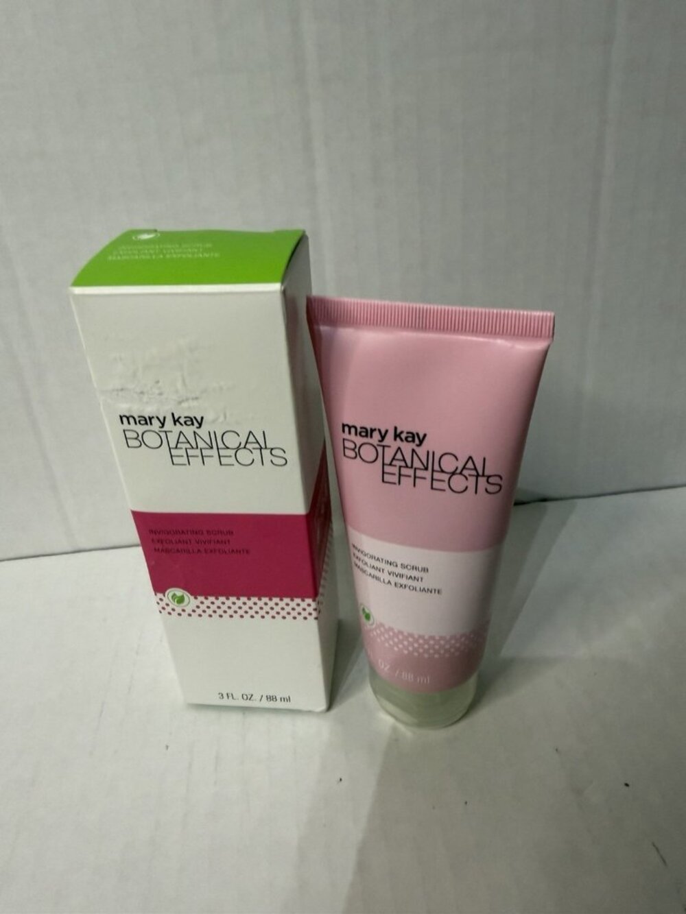 Mary Kay Botanical Effects Invigorating Face Scrub 3 fl oz Oil-Free Made in USA